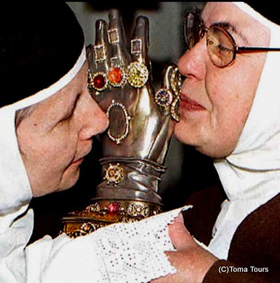 Kissing the Hand of Santa Teresa