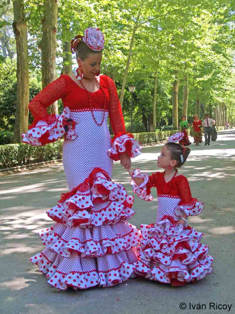 flamenco mother and daughter at Seville fair